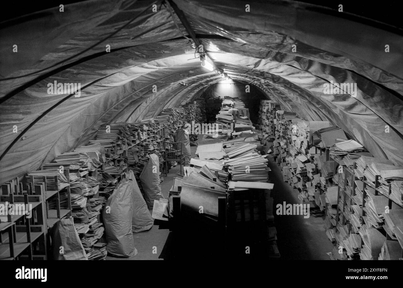 Germany, Berlin, 23 June 1991, Lichtenberg District Court (right next to the Normannenstrasse Stasi headquarters), file tunnel, under the roof, where Stock Photo