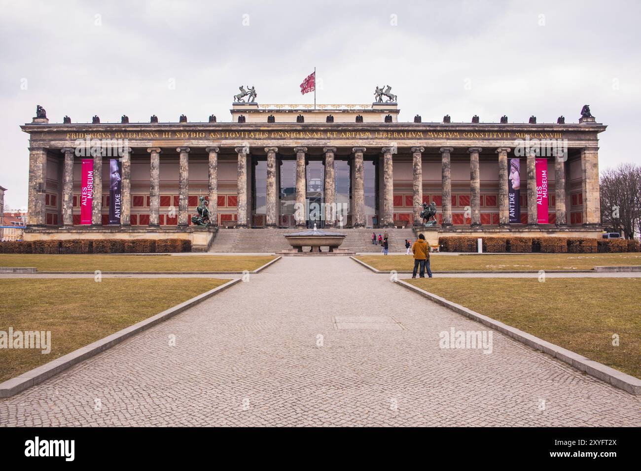 Frontal view art museum hi-res stock photography and images - Alamy