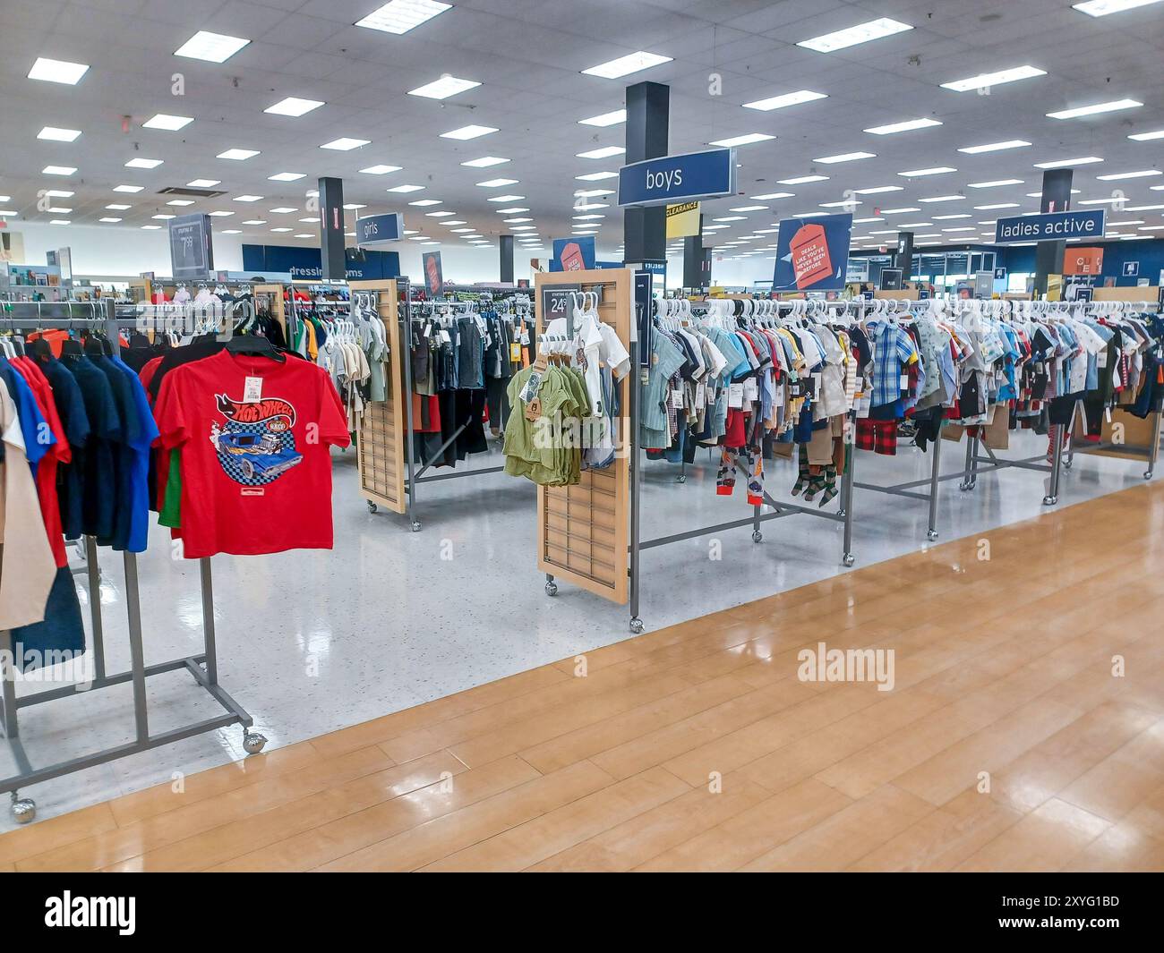 Clothing marshalls shopping store hi res stock photography and images Alamy