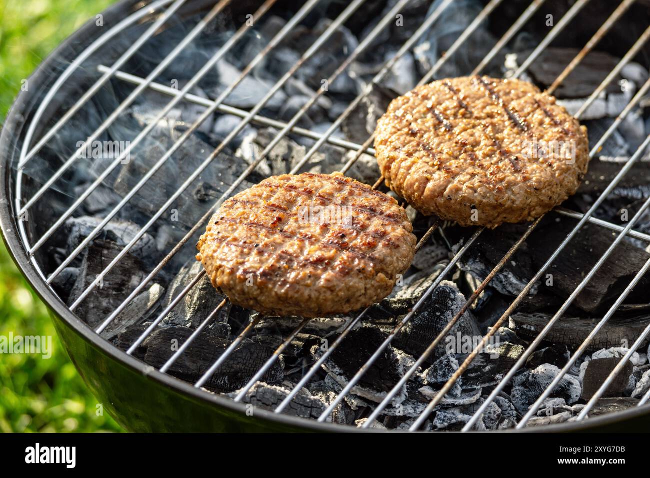 grilled burger meat patties on burning charcoal grill Stock Photo - Alamy