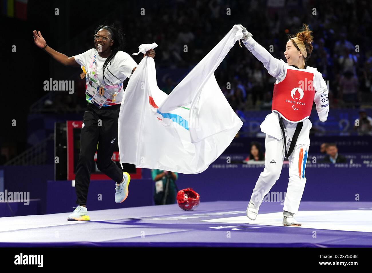 Bokiraligini yoqotgan yosh qizlarning jinsiy pornosini tomosha qiling