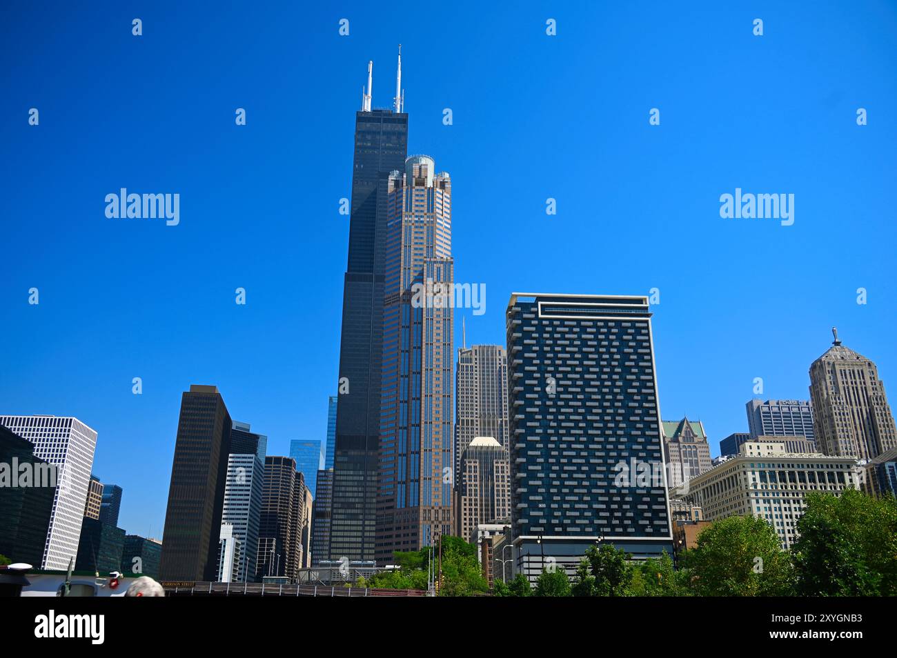 Views of the architecture from the Chicago River Stock Photo - Alamy