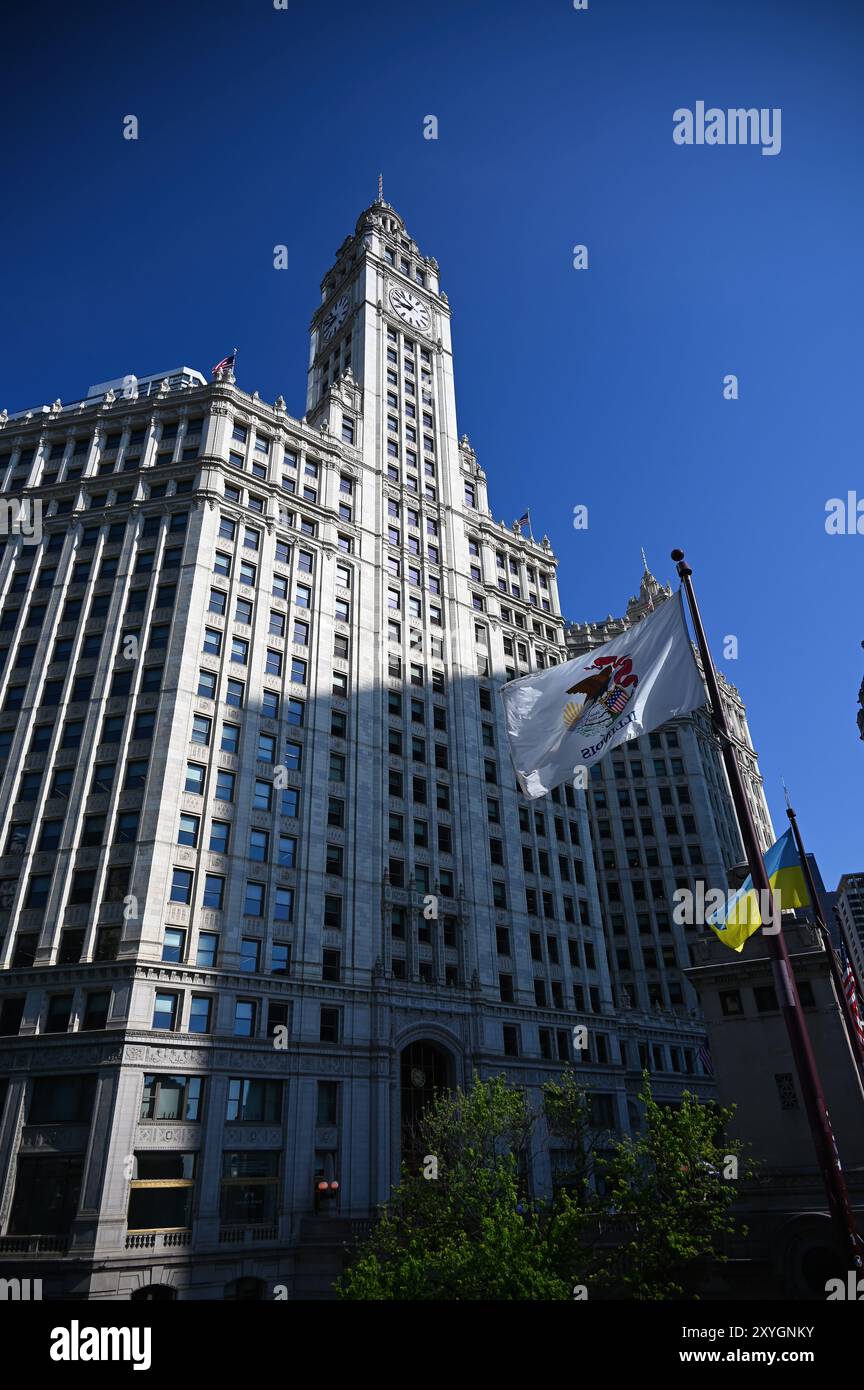 Views of the architecture from the Chicago River Stock Photo - Alamy