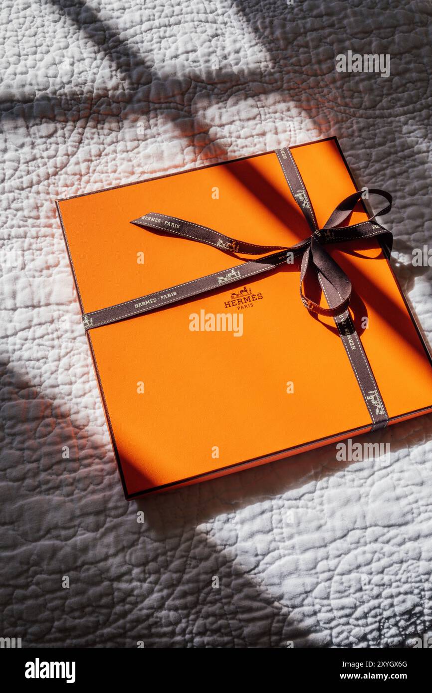 Hermes gift box hi-res stock photography and images - Alamy