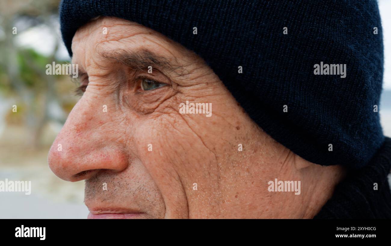 Portrait middle age senior man hi-res stock photography and images - Alamy