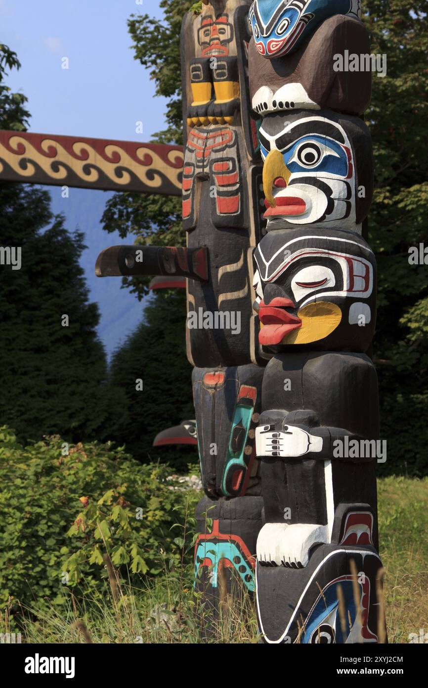 Section totem pole hi-res stock photography and images - Alamy