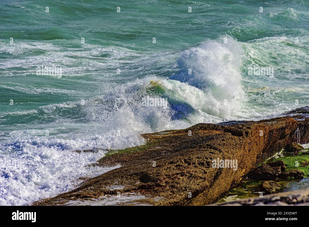 Storm Vs Rocks Water falling against the rocks hi-res stock photography and images - Alamy