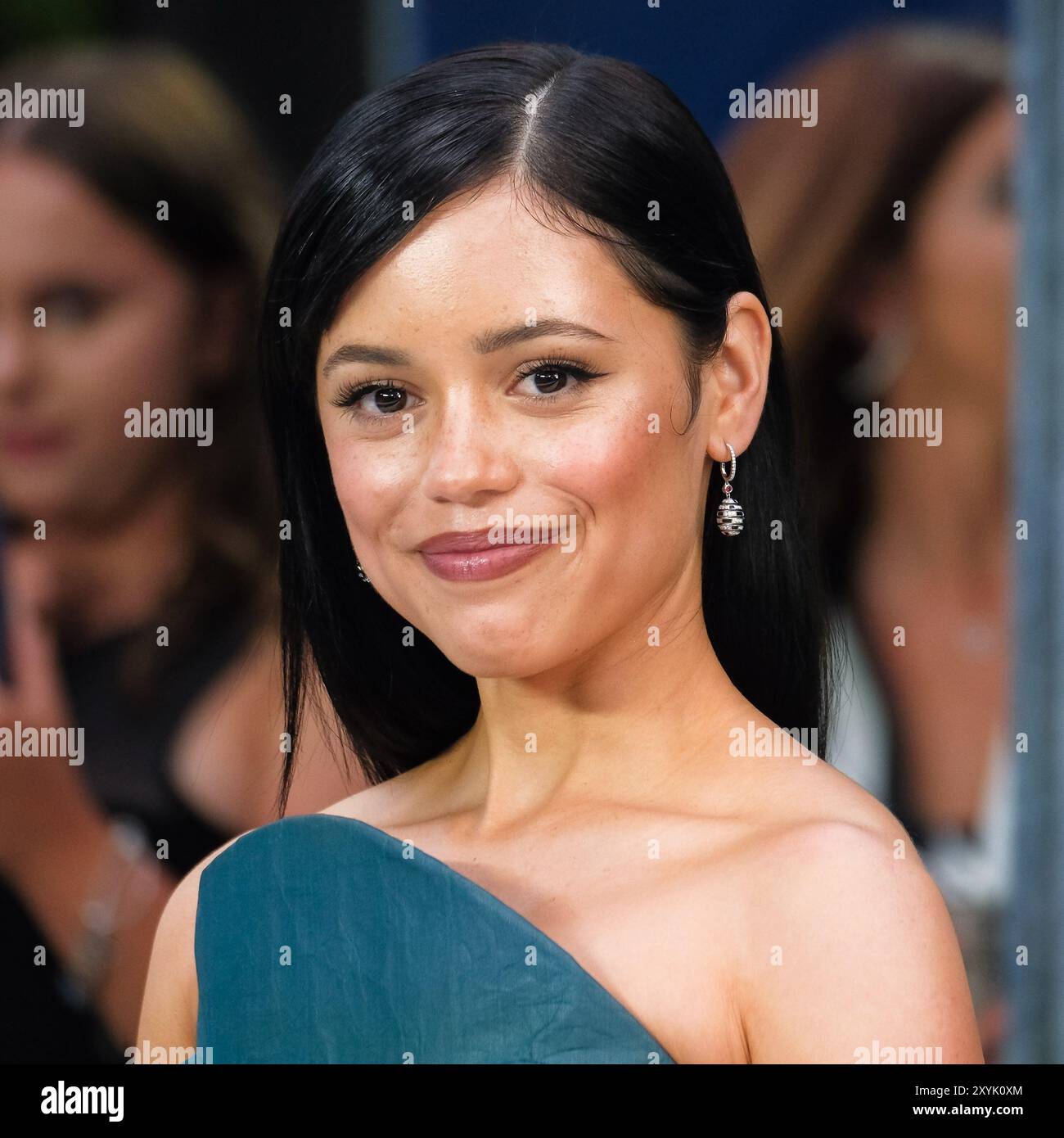 London UK 29th Aug 2024 Jenna Ortega Seen At The Beetlejuice london-uk-29th-aug-2024-jenna-ortega-seen-at-the-beetlejuice