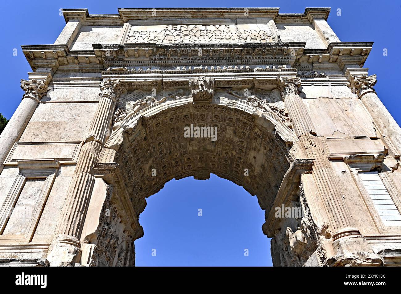 Arch of Titus at the entrance to the Roman Forum Stock Photo - Alamy