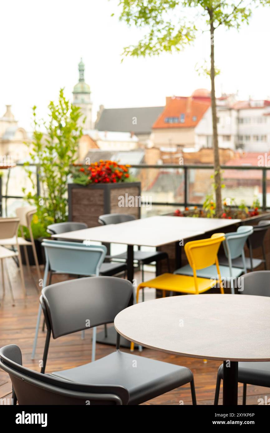 Modern rooftop restaurant hi-res stock photography and images - Alamy