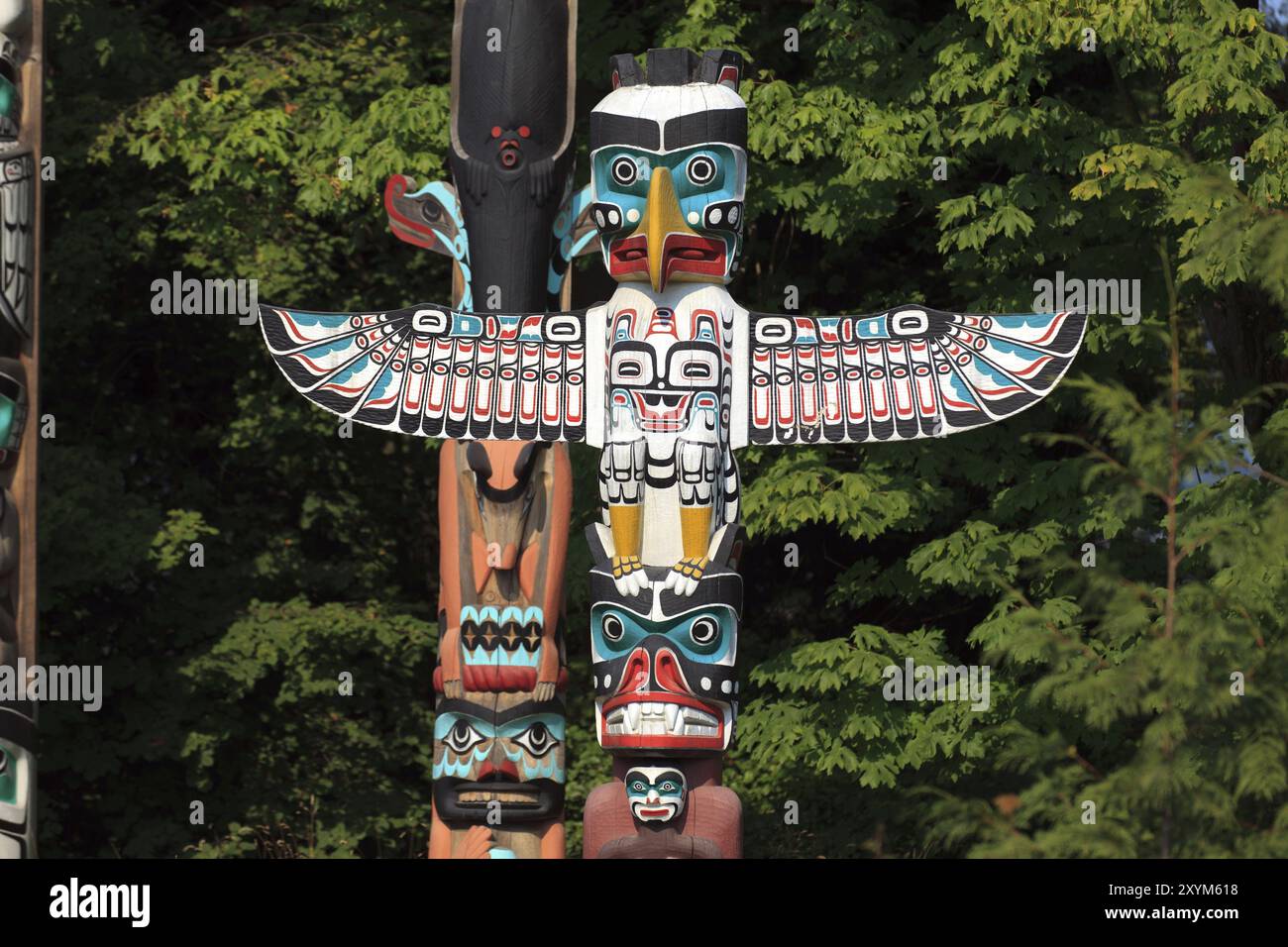Section totem pole hi-res stock photography and images - Alamy