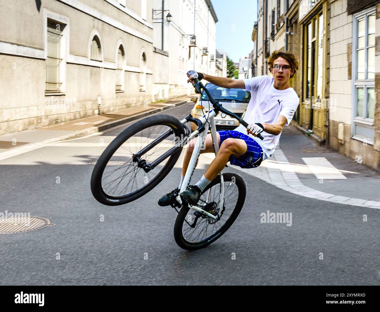 French man and bike hi res stock photography and images Alamy