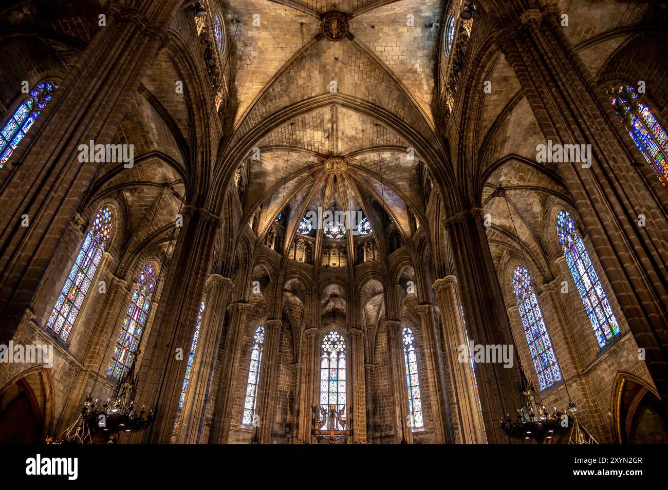 Inside Barcelona's famous gothic cathedral Stock Photo - Alamy