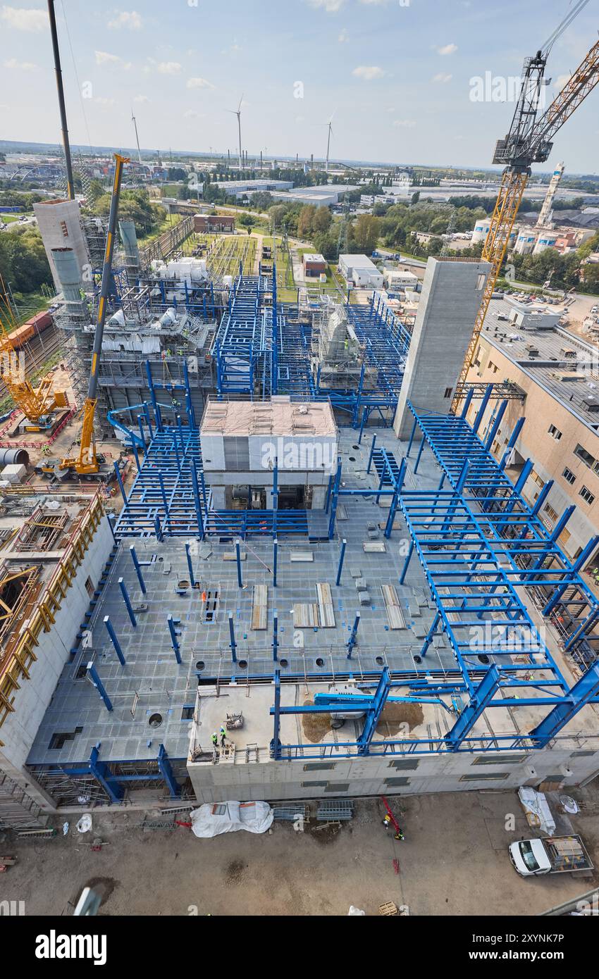 PRODUCTION - 27 August 2024, Hamburg: View of the construction site of the  power house of the combined cycle gas turbine (CCGT) plant in the new Hafen  energy park on the Dradenau.