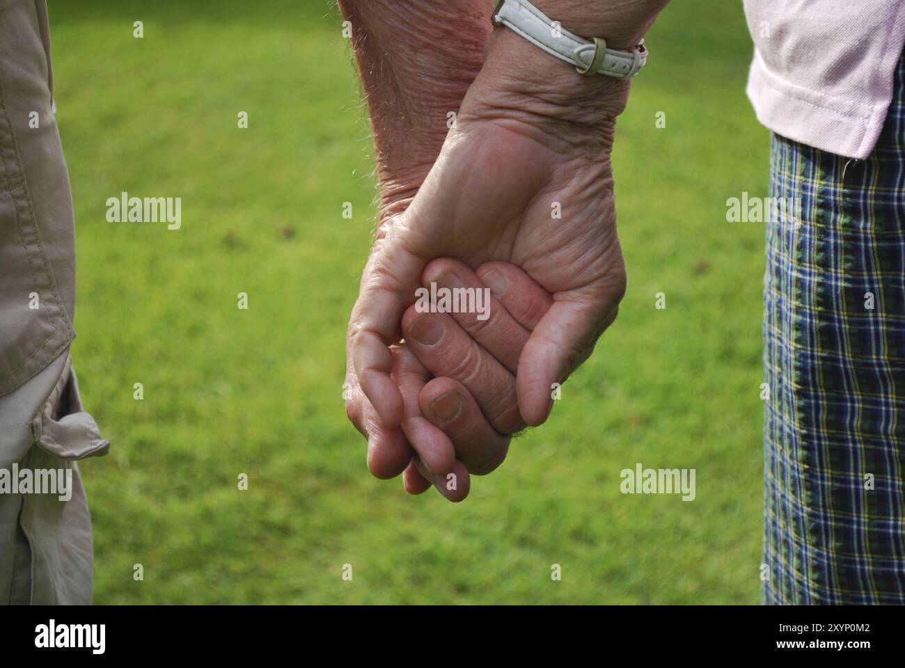 Senior married couple's hands hi-res stock photography and images - Alamy
