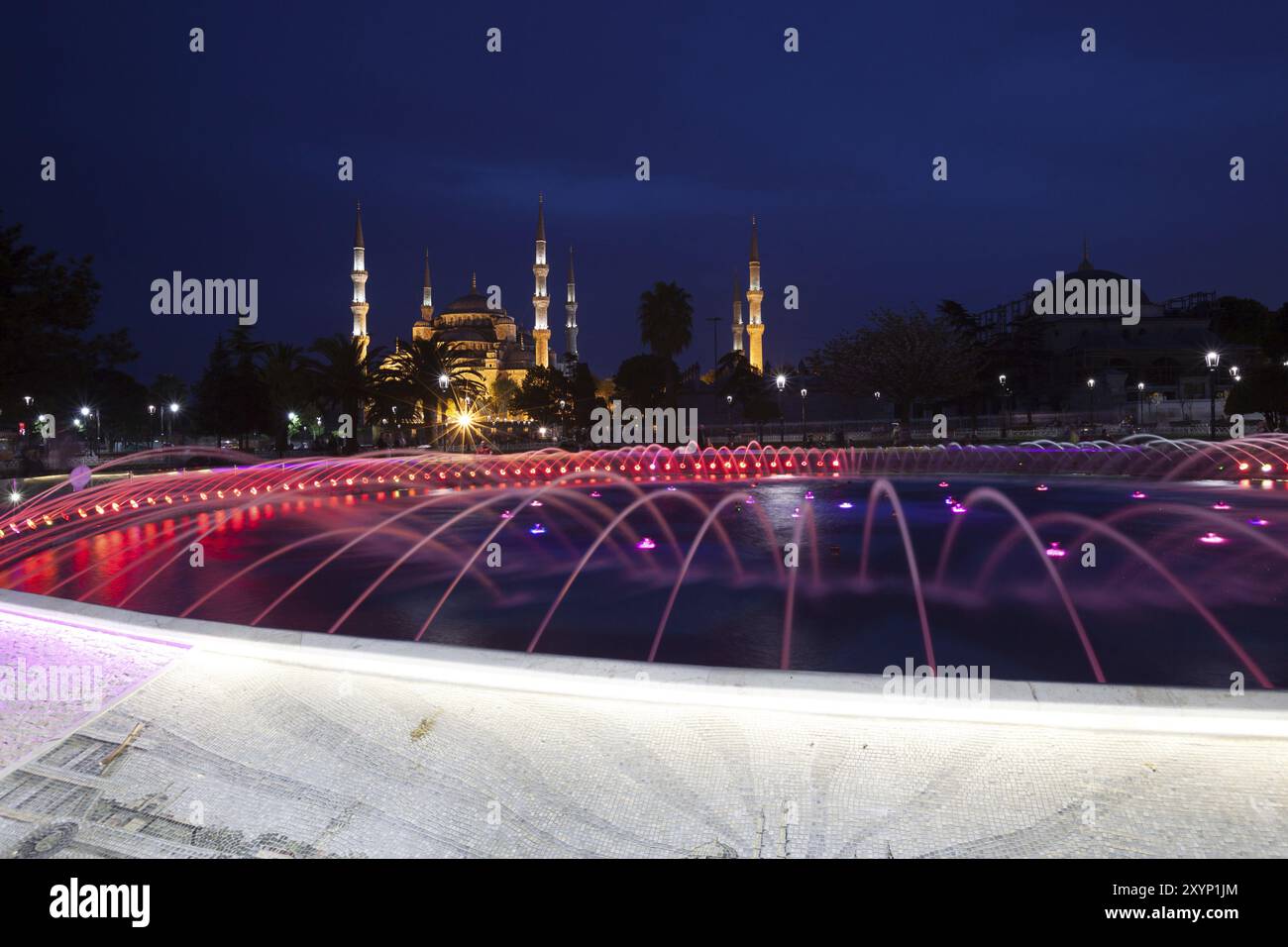 Fountain and the Sultanahmet Blue Mosque at night, Istanbul, Turkey ...
