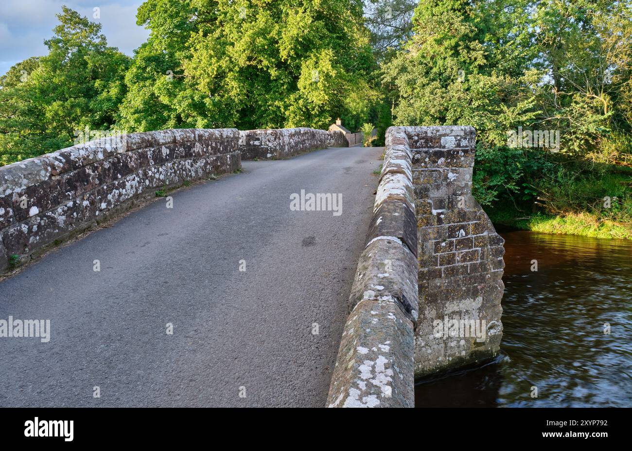 Old single arch bridge hi-res stock photography and images - Alamy