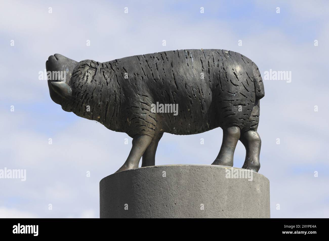 Lewedorp, Netherlands 29 September 2015: at the entrance, the statue of a sheep by the artist Wies de Bles Lewedorp, Netherlands September 29, 2015: a Stock Photo