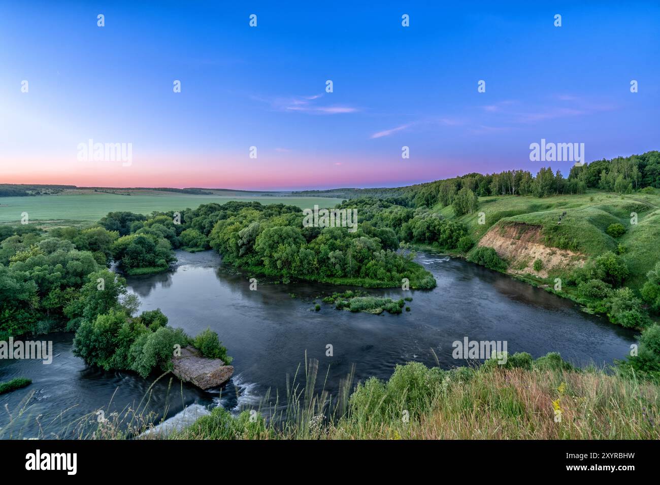 beautiful-krasivaya-mecha-river-in-the-tula-region-russiaaerial-view-2XYRBHW.jpg