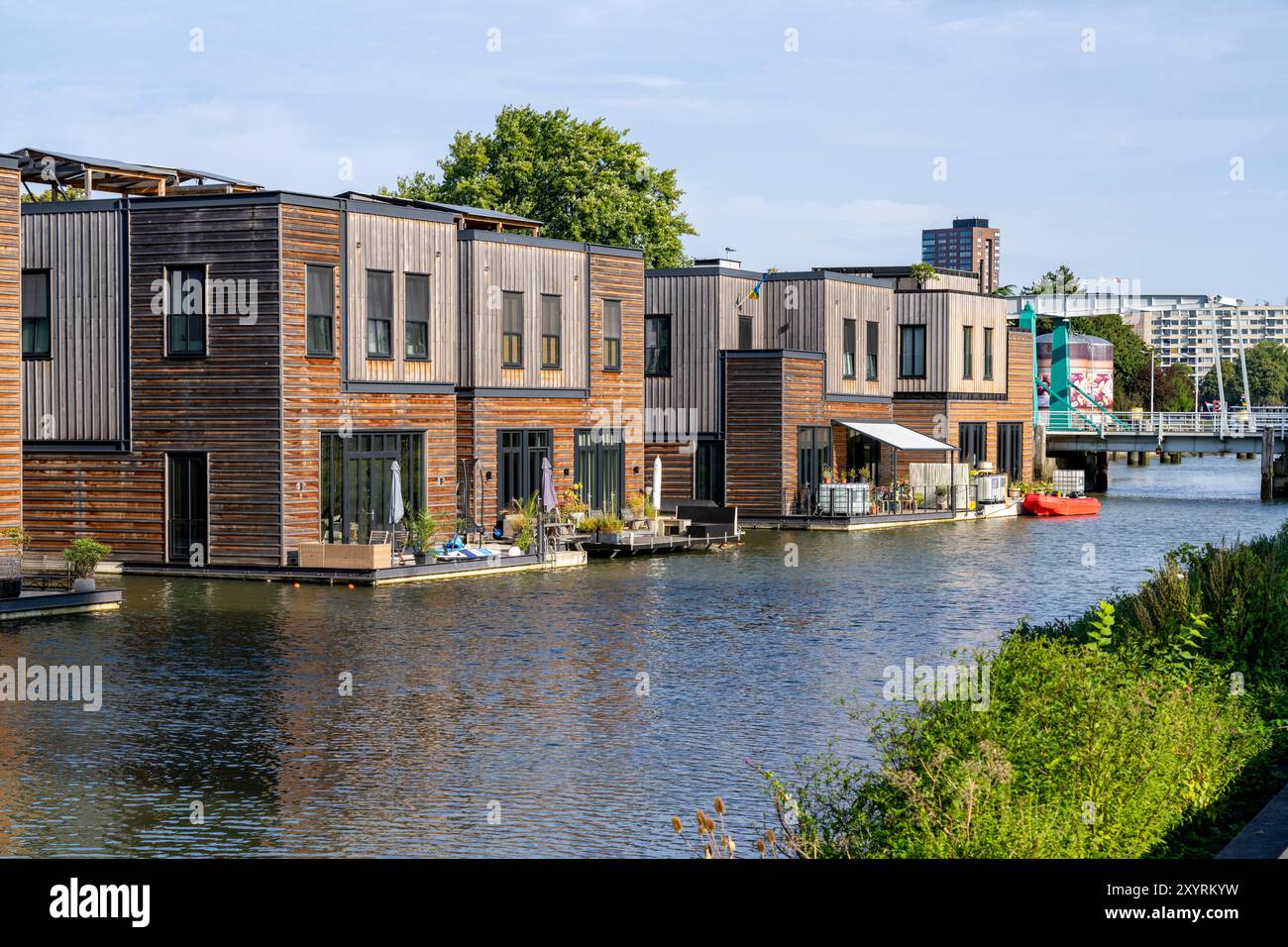 18 Floating residential buildings Havenlofts Nassauhaven, energy ...
