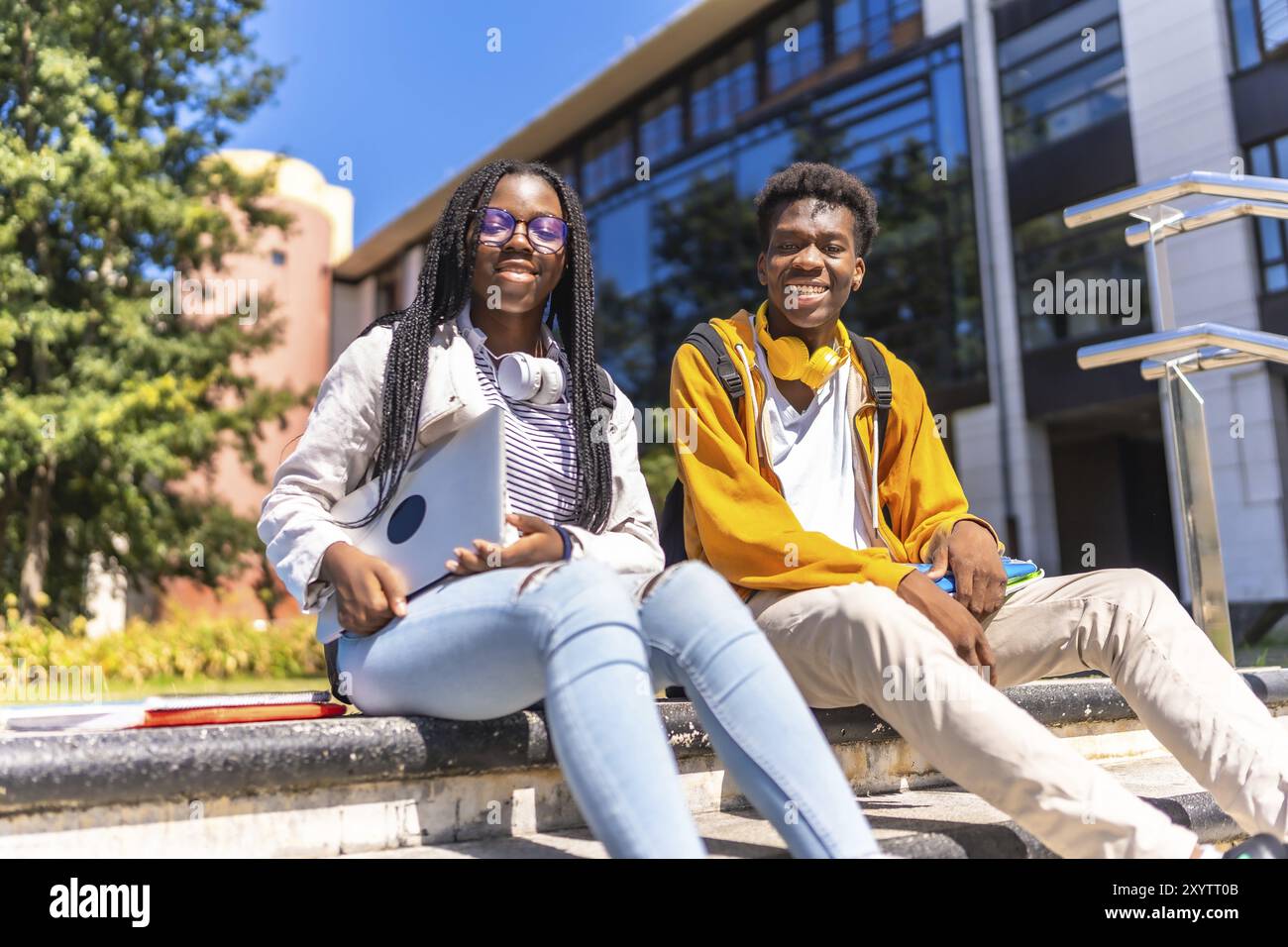 Students in university campus hi-res stock photography and images - Alamy