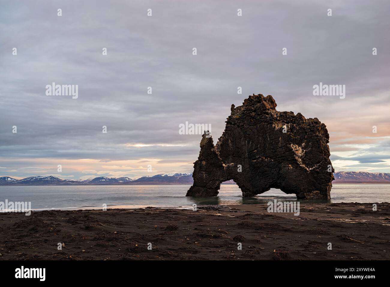Square Rocks Iceland Igneous rocks hvitserkur hi-res stock photography and images - Alamy