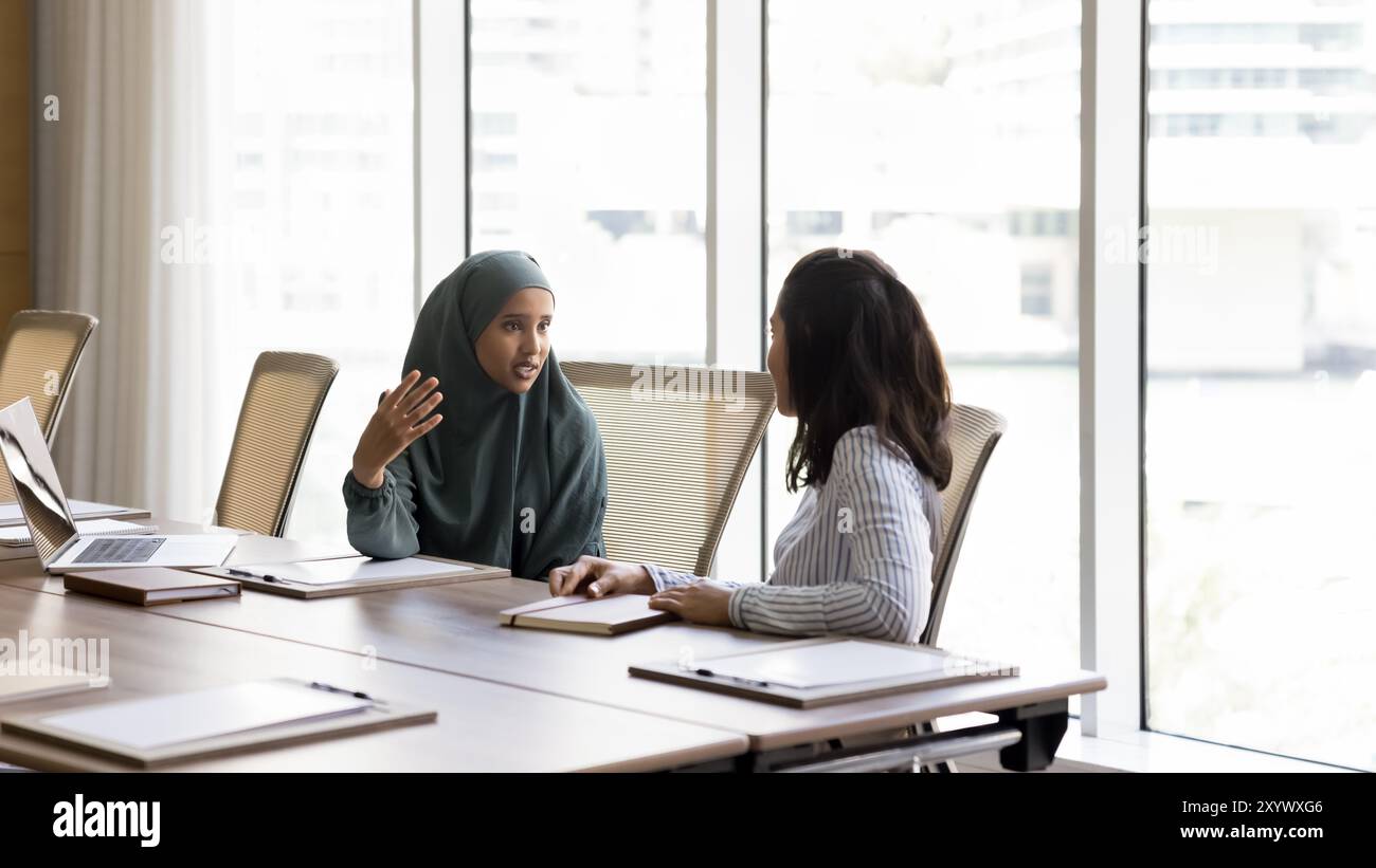 Business woman in hijab talking hi-res stock photography and images - Alamy