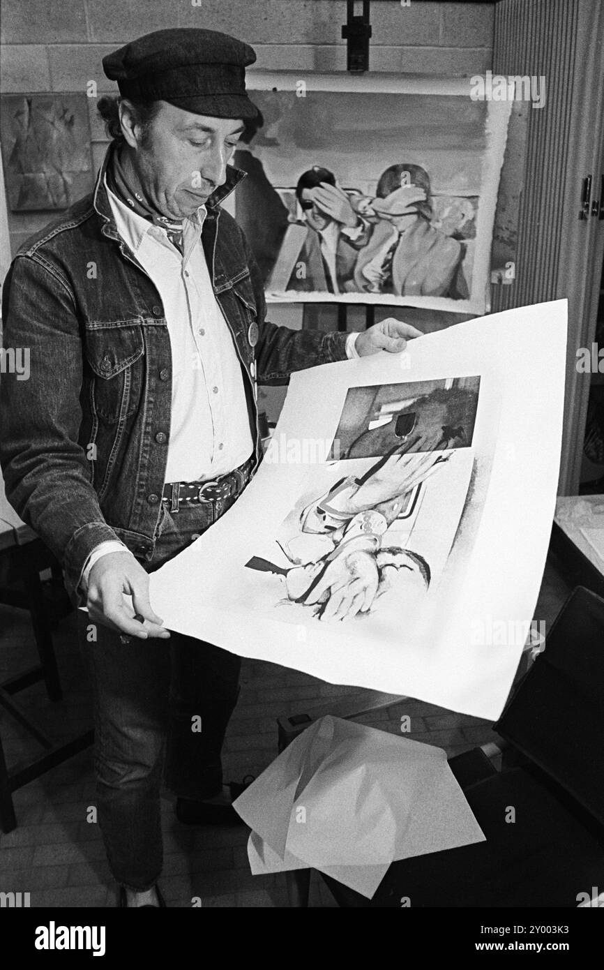 Richard Hamilton pop artist in his studio with prints depicting Mick Jagger and Hamilton's art dealer Robert Fraser being arrested for possession of drugs. Painting called 'Swingeing London 1968-69' a screen-print on canvas, acrylic and collage. London, England 1968. 1960s UK HOMER SYKES Stock Photo
