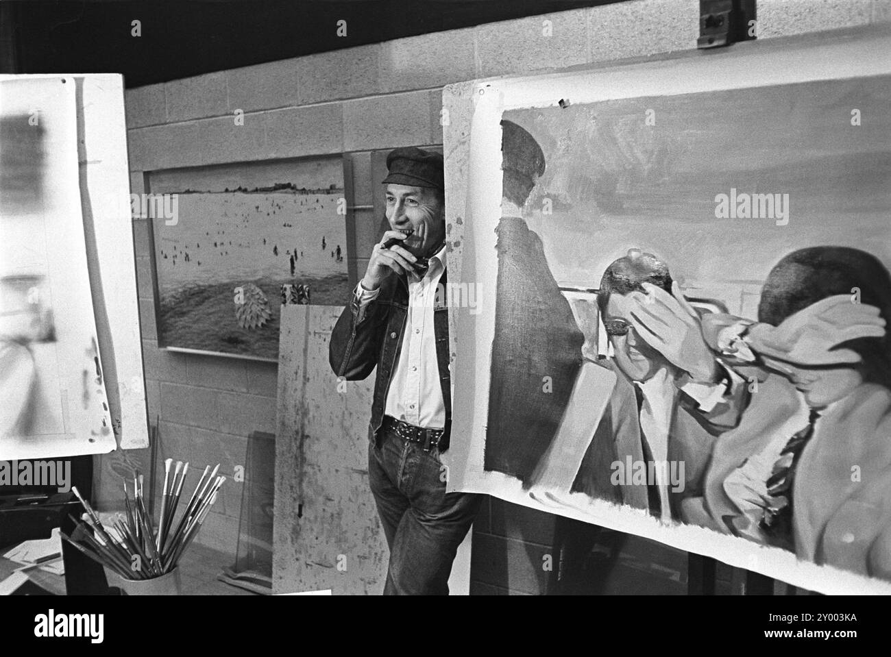 Richard Hamilton pop artist in his studio with prints depicting Mick Jagger and Hamilton's art dealer Robert Fraser being arrested for possession of drugs. Painting called 'Swingeing London  1968-69' a screen-print on canvas, acrylic and collage. London, England 1968. 1960s UK HOMER SYKES Stock Photo