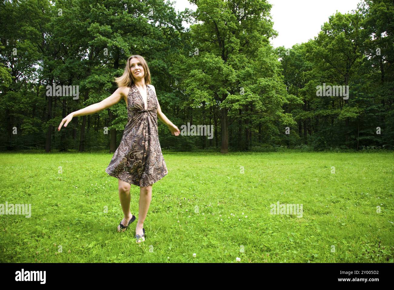 Beautiful women dancing outdoor female hi-res stock photography and ...