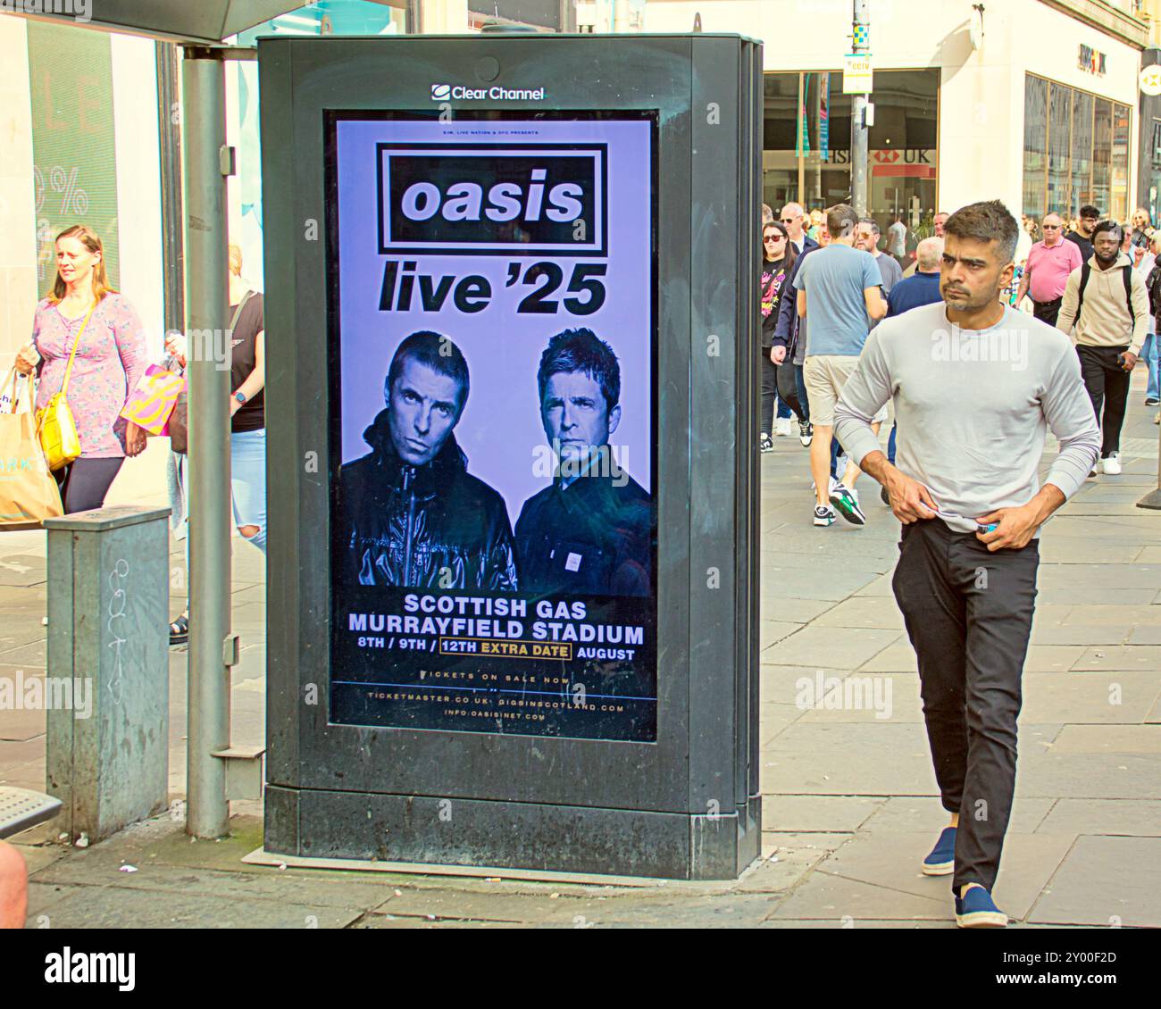 Oasis live 25 poster hi-res stock photography and images - Alamy