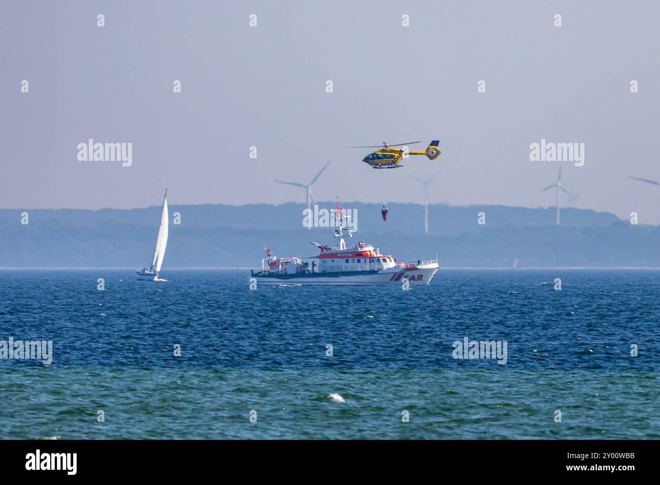 ADAC Rettungshubschrauber Christoph 26 Das Bild zeigt einen ...