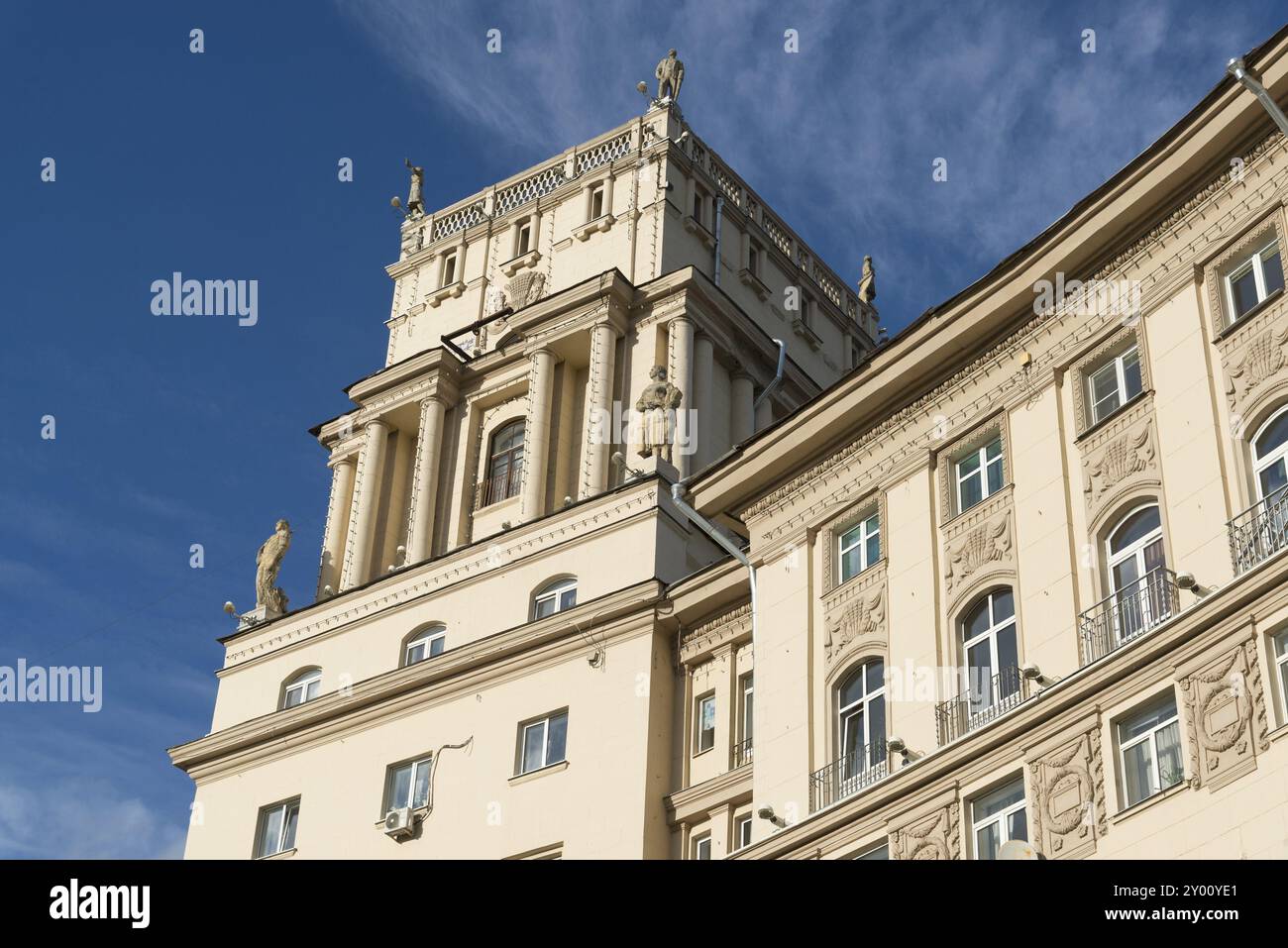 Sochida, Adler shahrida jinsiy aloqa qilish uchun qiz bilan tanishmoqchiman. Keksa uysiz ayol zarba beradi
