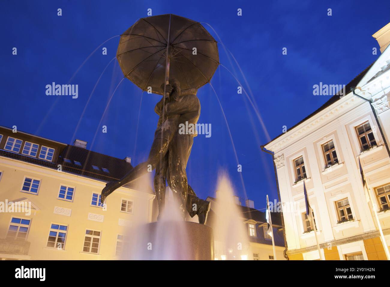 Statue of kissing students under umbrella near the town hall in Tartu, Estonia, Europe Stock Photo