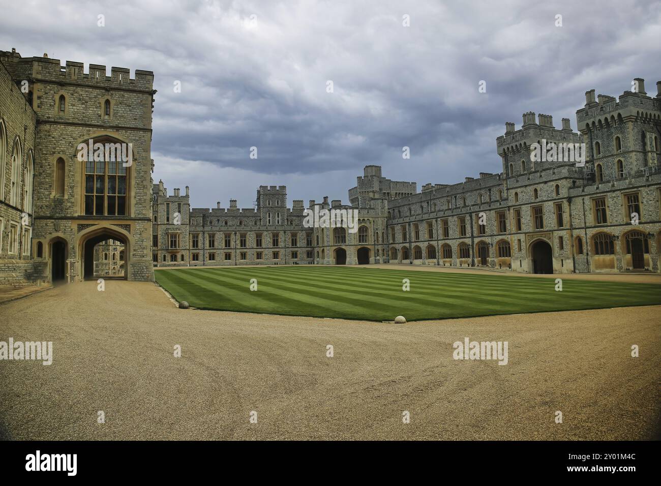 Windsor castle courtyard hi-res stock photography and images Windsor castle courtyard hi-res stock photography and images
