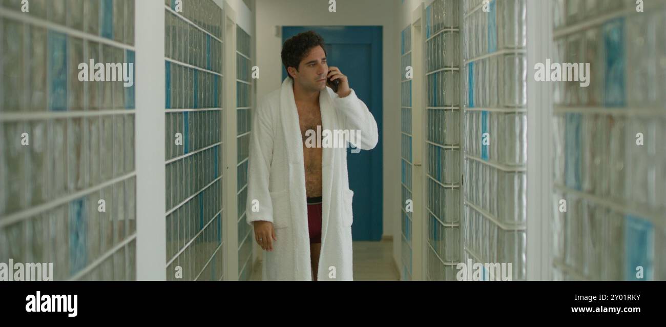 EDUARDO FERRES in ¡NI TE ME ACERQUES! (2020), directed by NORBERTO RAMOS DEL VAL. Credit: NORBERFILMS / Album Stock Photo