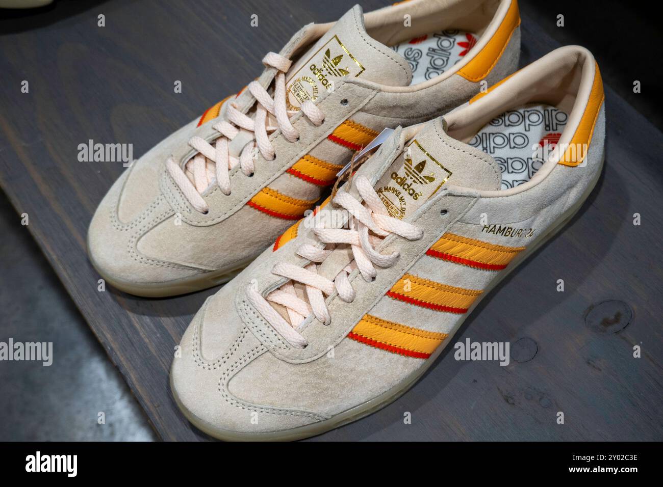 adidas gazelle silver green womens Adidas Black Board main image 0
