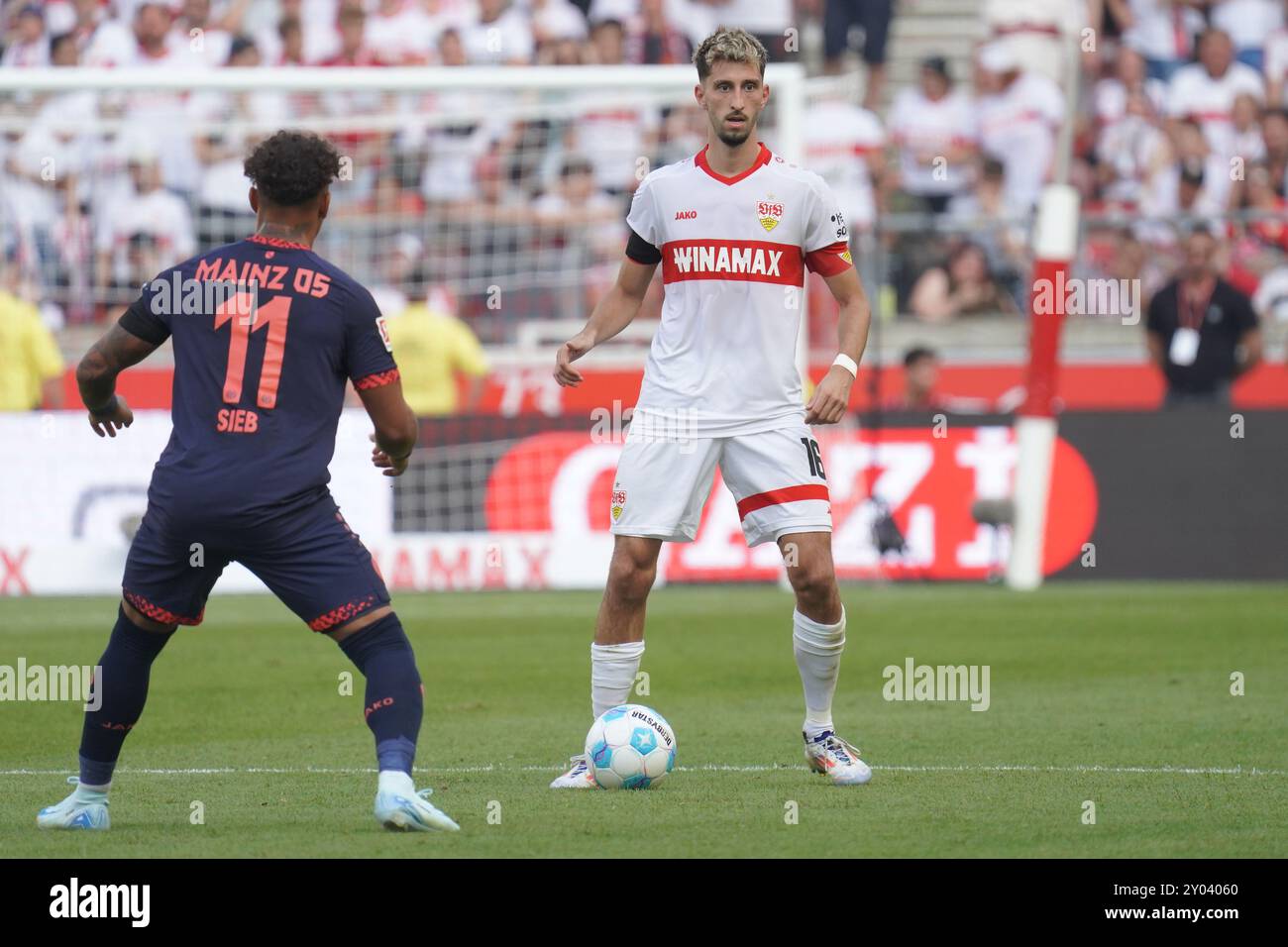 Armindo Sieb (Mainz 05), Atakan Karazor (VfB Stuttgart) - VfB Stuttgart - 1.FSV Mainz 05 Bundesliga Saison 2024 25, Spieltag 2, VfB Stuttgart - 1. FC Mainz 05.  Deutschland, Stuttgart, MHP Arena, 30.08.2024  (DFL DFB REGULATIONS PROHIBIT ANY USE OF PHOTOGRAPHS as IAMGE SEQUENCES and or QUASI-VIDEO).  Foto EIBNER/Guenter Hofer Stock Photo