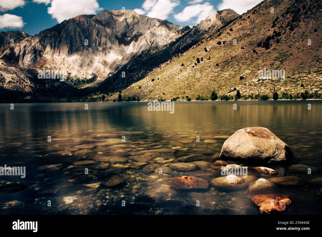 Crystal lake lake sierra nevada hi-res stock photography and images - Alamy