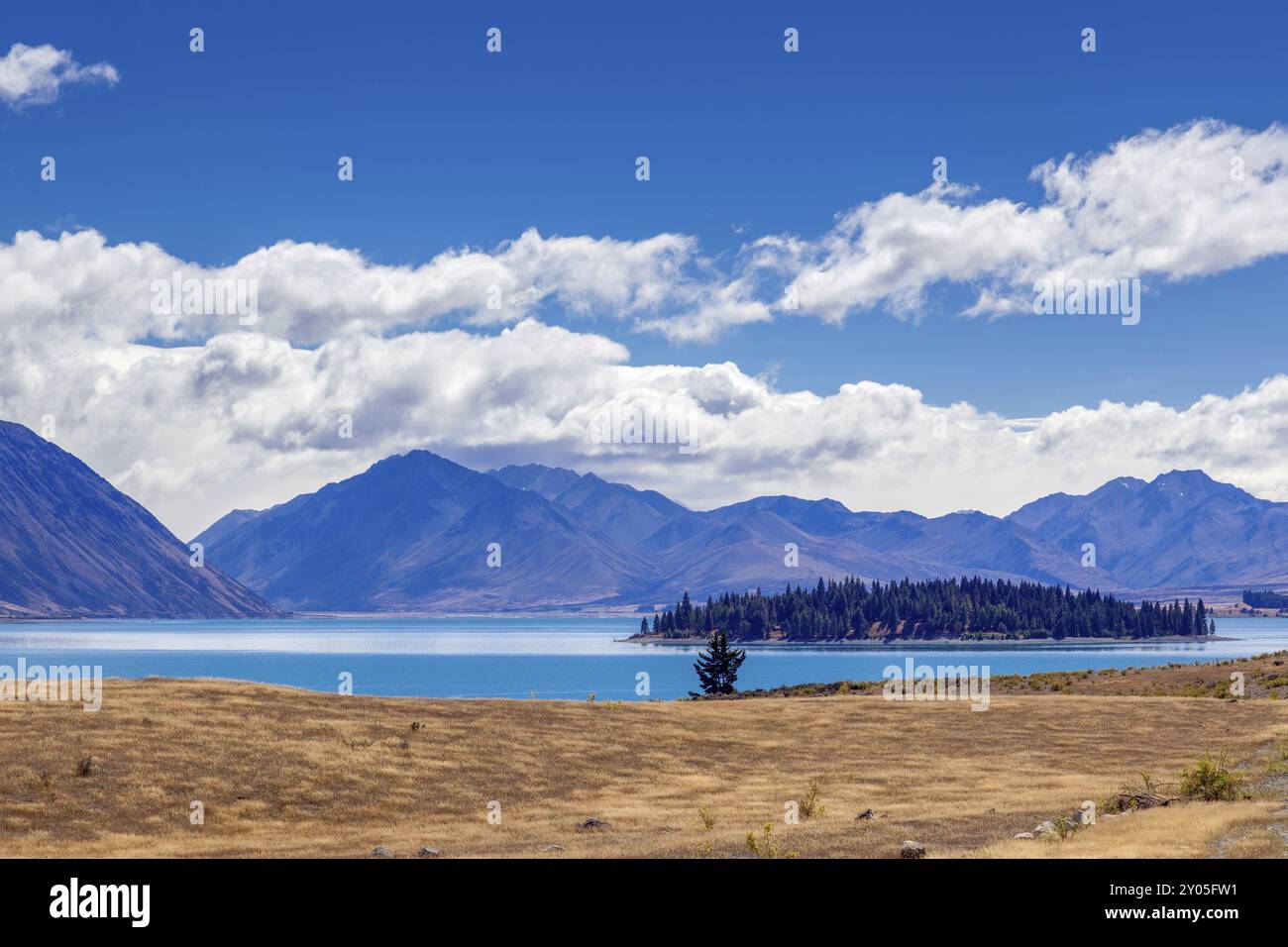Scenic view of colourful Lake Tekapo Stock Photo - Alamy