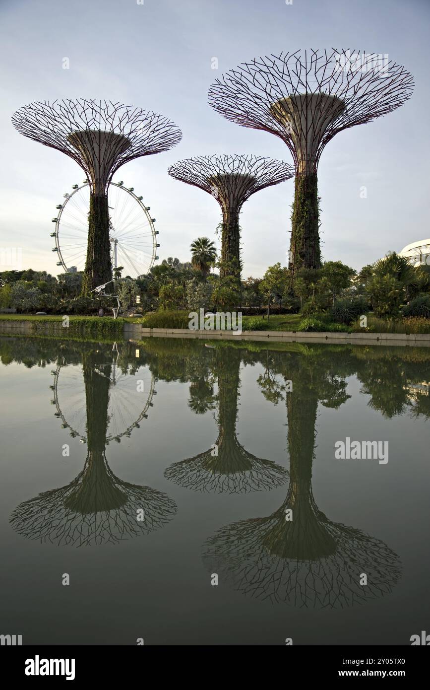 Gardens by the Bay and Singapore Flyer Stock Photo - Alamy