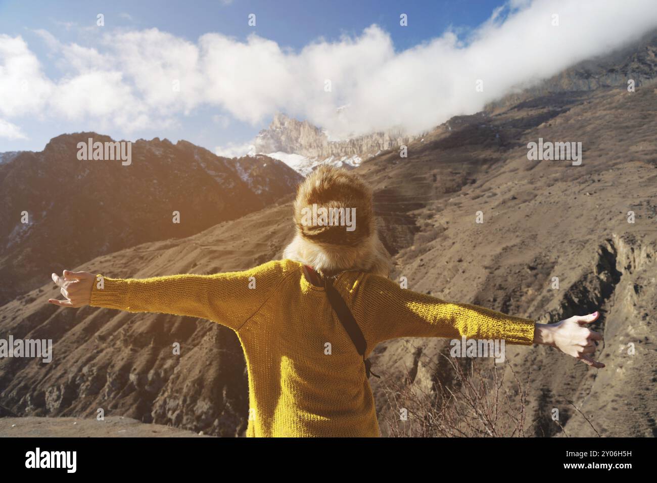 Woman traveler hat arms hi-res stock photography and images - Alamy