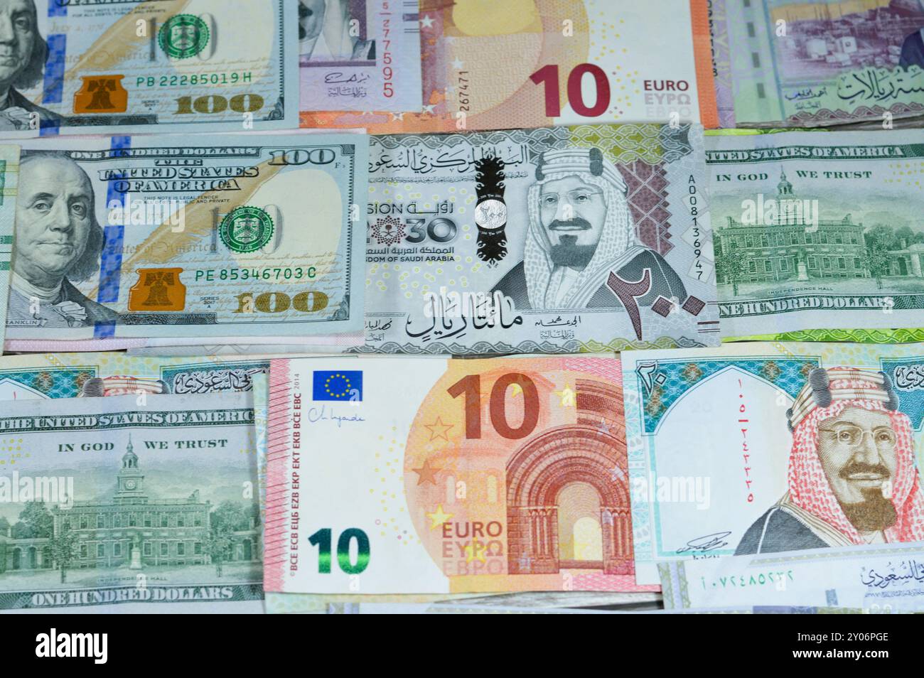 Dollars euros hi-res stock photography and images - Alamy