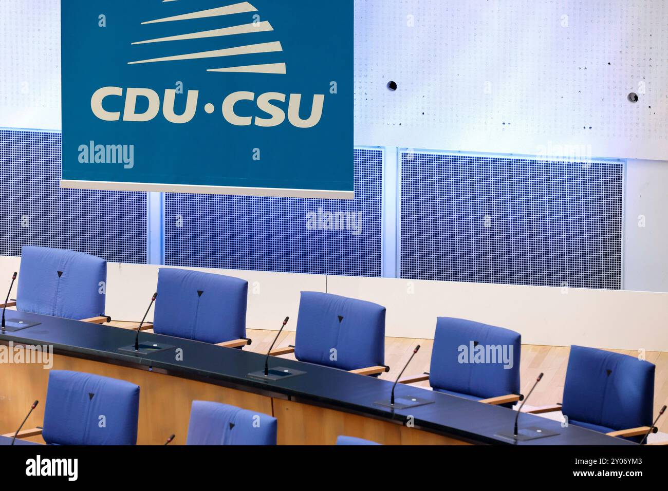 Das Logo der Schwesterparteien CDU und CSU bei den Feierlichkeiten zu ...