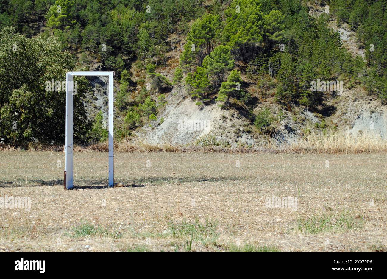Puerta de campo de verano hi-res stock photography and images - Alamy
