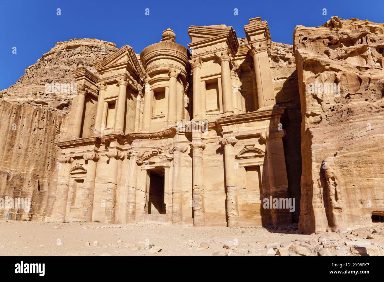 Monumental complex of petra hi-res stock photography and images - Alamy