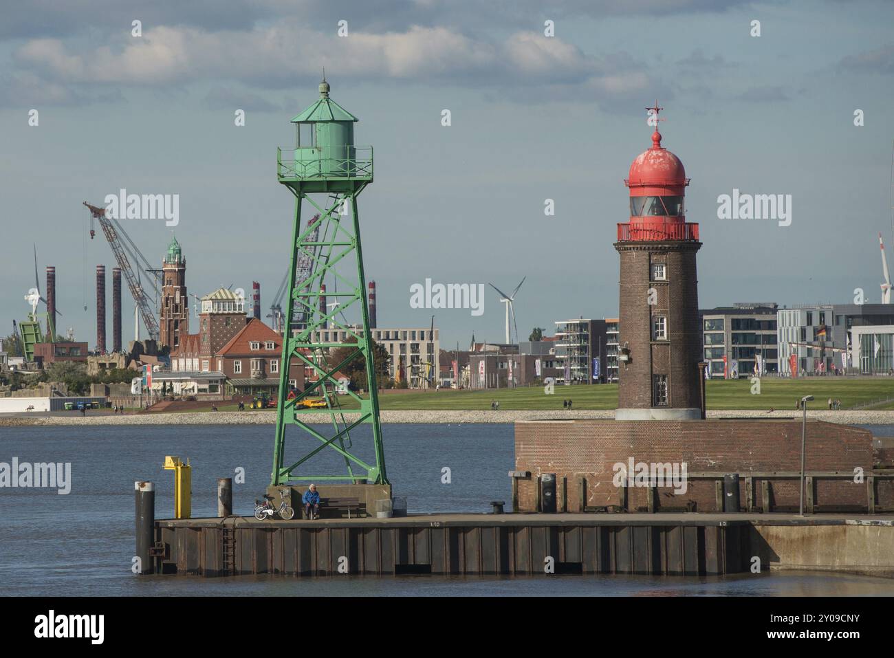 Entrence Container Port Empty barge containers port mobile hi-res stock photography and images ...