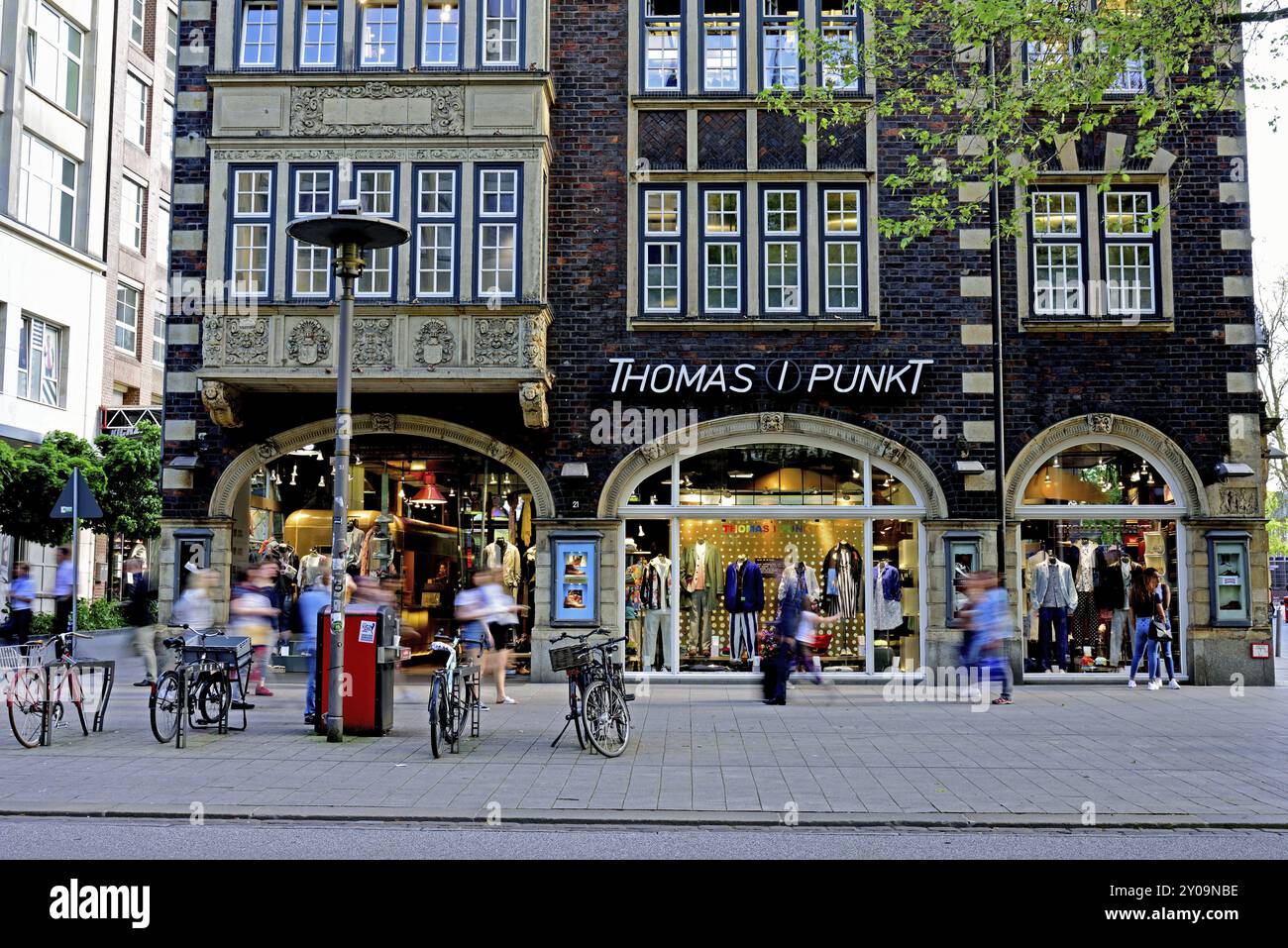 Germany, Hamburg, City, Moenckebergstrasse, Boutique Thomas I Punkt, Passers-by in motion, Hamburg, Hamburg, Federal Republic of Germany, Europe Stock Photo