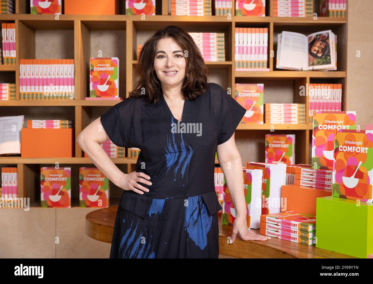 EDITORIAL USE ONLY Nigella Lawson at the launch of Yotam Ottolenghi's  latest cookbook, COMFORT at ROVI restaurant in Fitzrovia, London. Picture  date: Sunday September 1, 2024 Stock Photo - Alamy, image size:1300x990