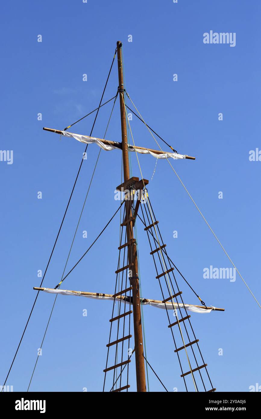Ships mast rigging rig masts hi-res stock photography and images - Alamy